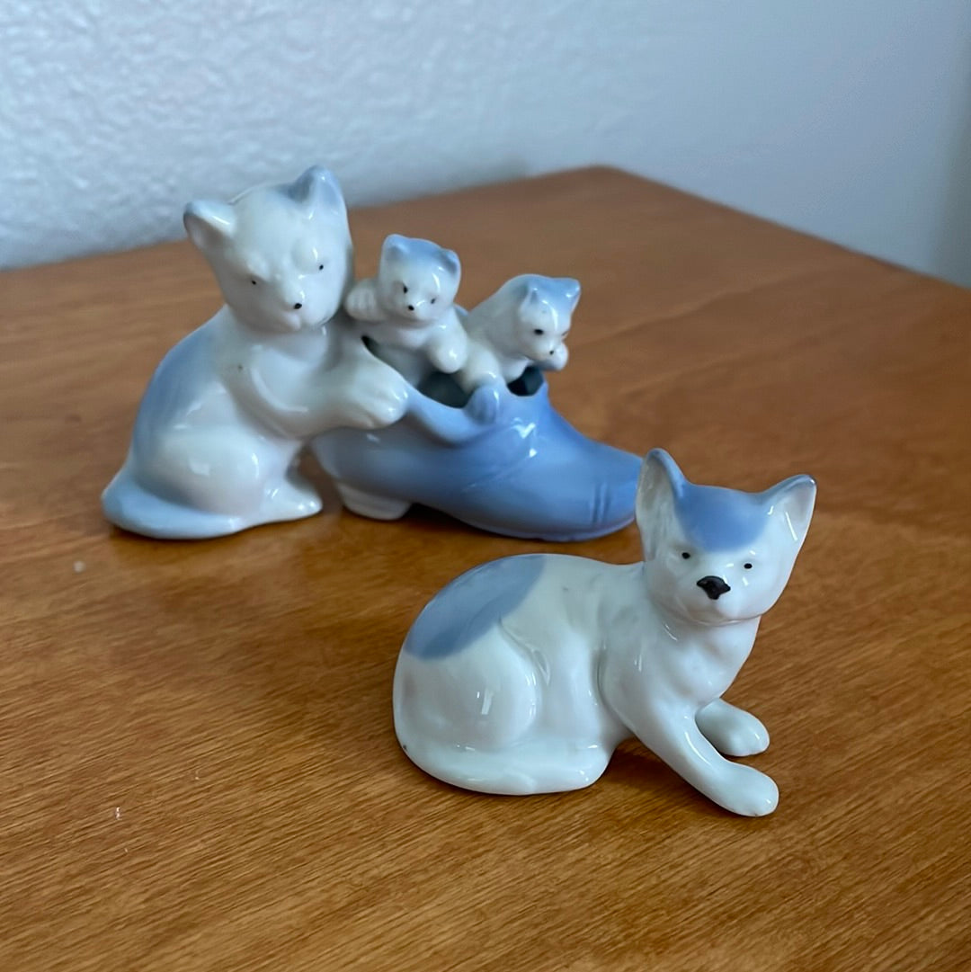 Blue Cats & Two Kitten In The Boot - Vintage Japan