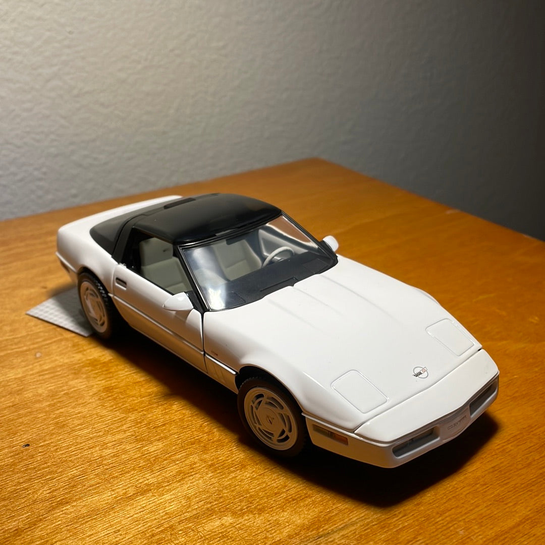 1988 Corvette - 1:24 Scale Die-Cast Replica