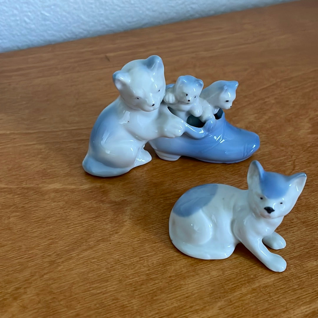 Blue Cats & Two Kitten In The Boot - Vintage Japan