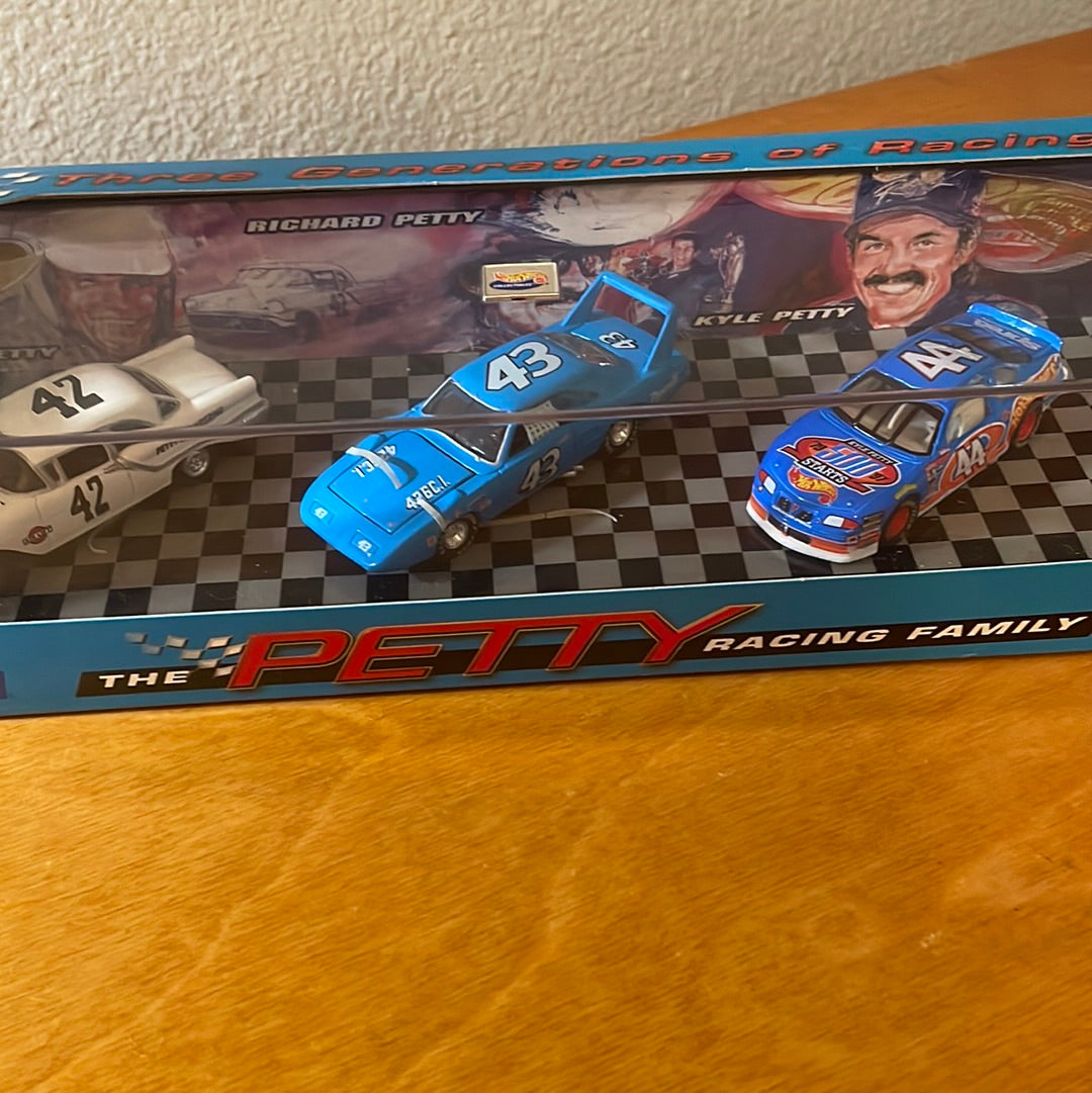 1998 NASCAR The Petty Racing Family - HotWheels Collectables