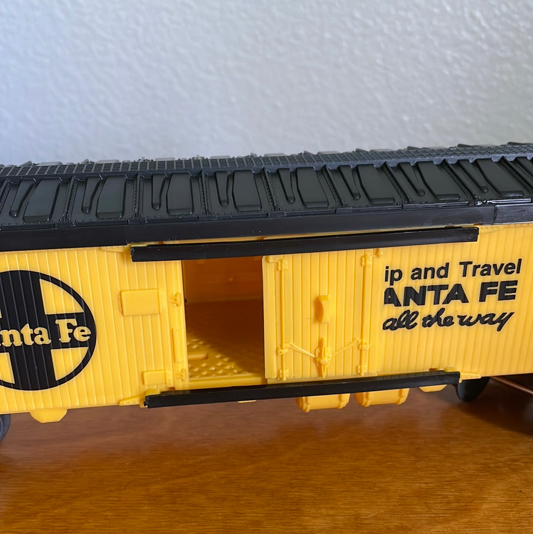 Lionel Santa Fe Reefer Box Car - Model No. 70-5713-200