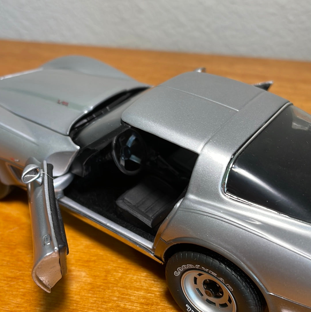 1978 Corvette - 1:24 Scale Die-Cast Replica