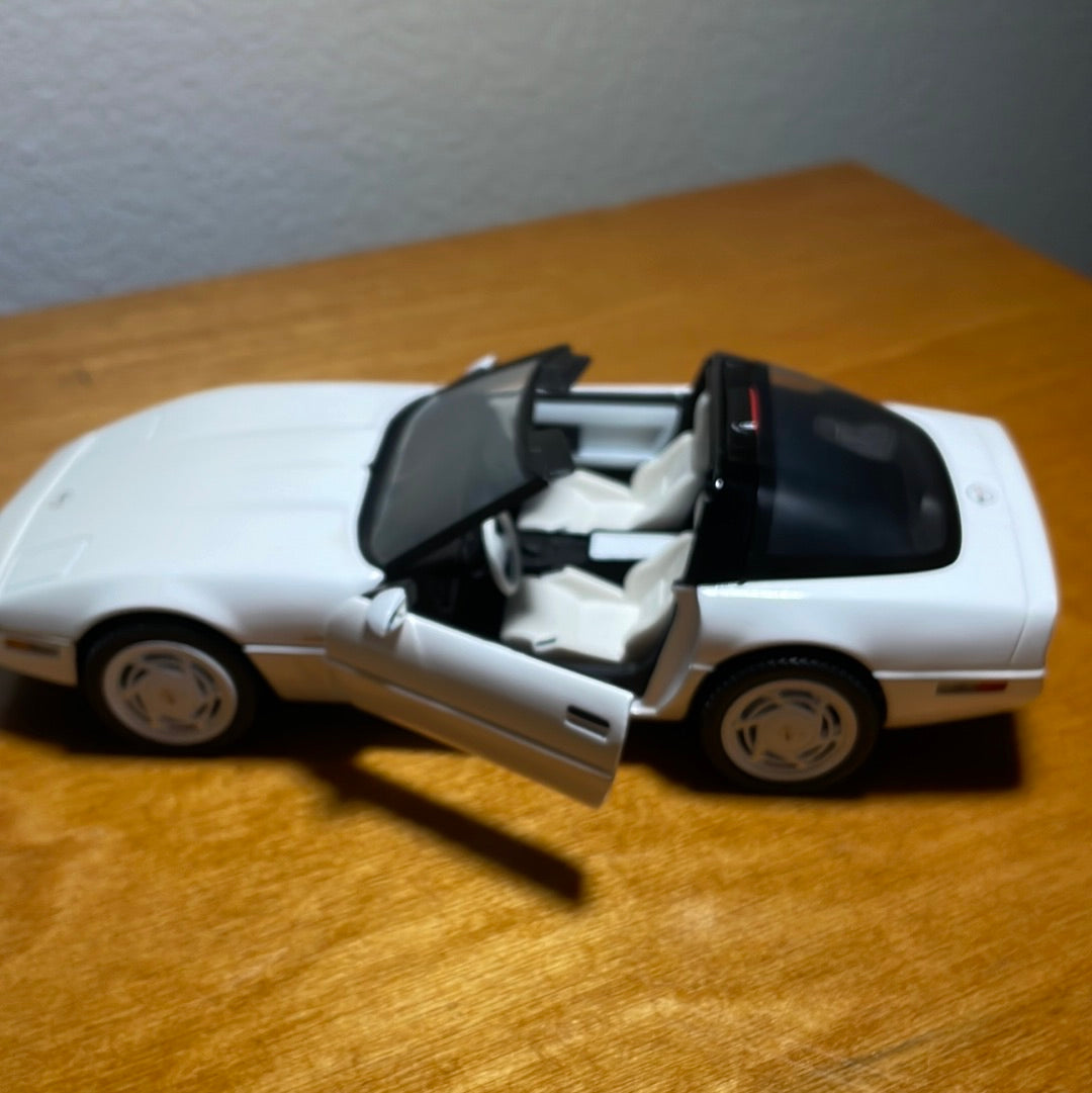 1988 Corvette - 1:24 Scale Die-Cast Replica